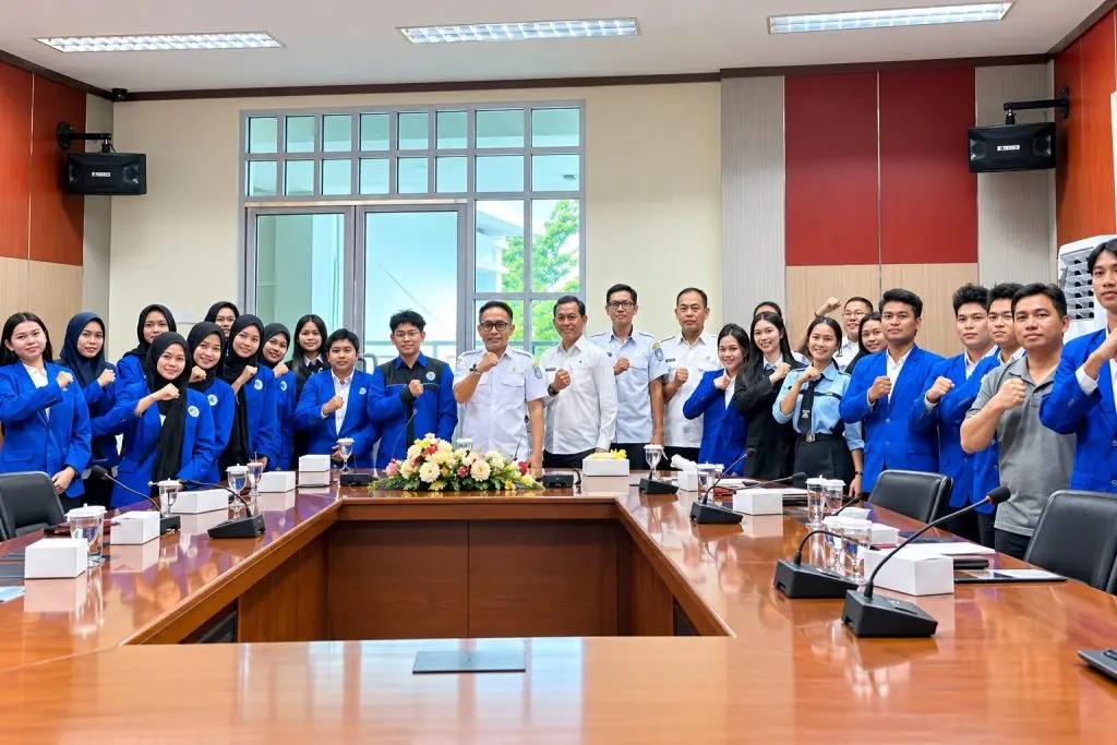 Akademis dari Manajemen Informatika dan Komputer (MIKOM) Pontianak mengenal lebih jauh ekosistem e-government Pemda Kubu Raya, Rabu (14/10/2026). (Foto:DiskominfoKKR)