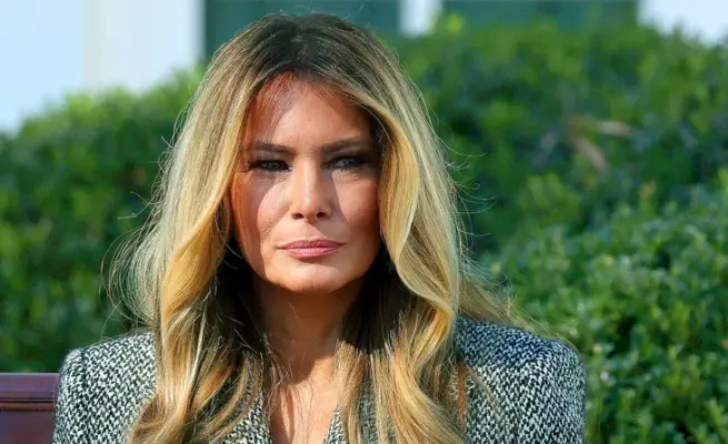 bu Negara Amerika Serikat Melania Trump mengumumkan kesepakatan gencatan senjata terbatas antara Rusia dan Ukraina di Kota Oleshky untuk memfasilitasi bantuan kemanusiaan dan evakuasi warga sipil.
