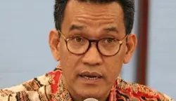 Kuasa hukum Roy Suryo, Refly Harun