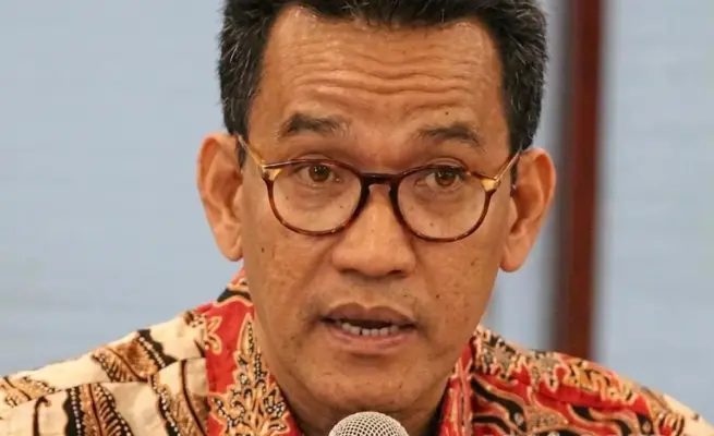 Kuasa hukum Roy Suryo, Refly Harun